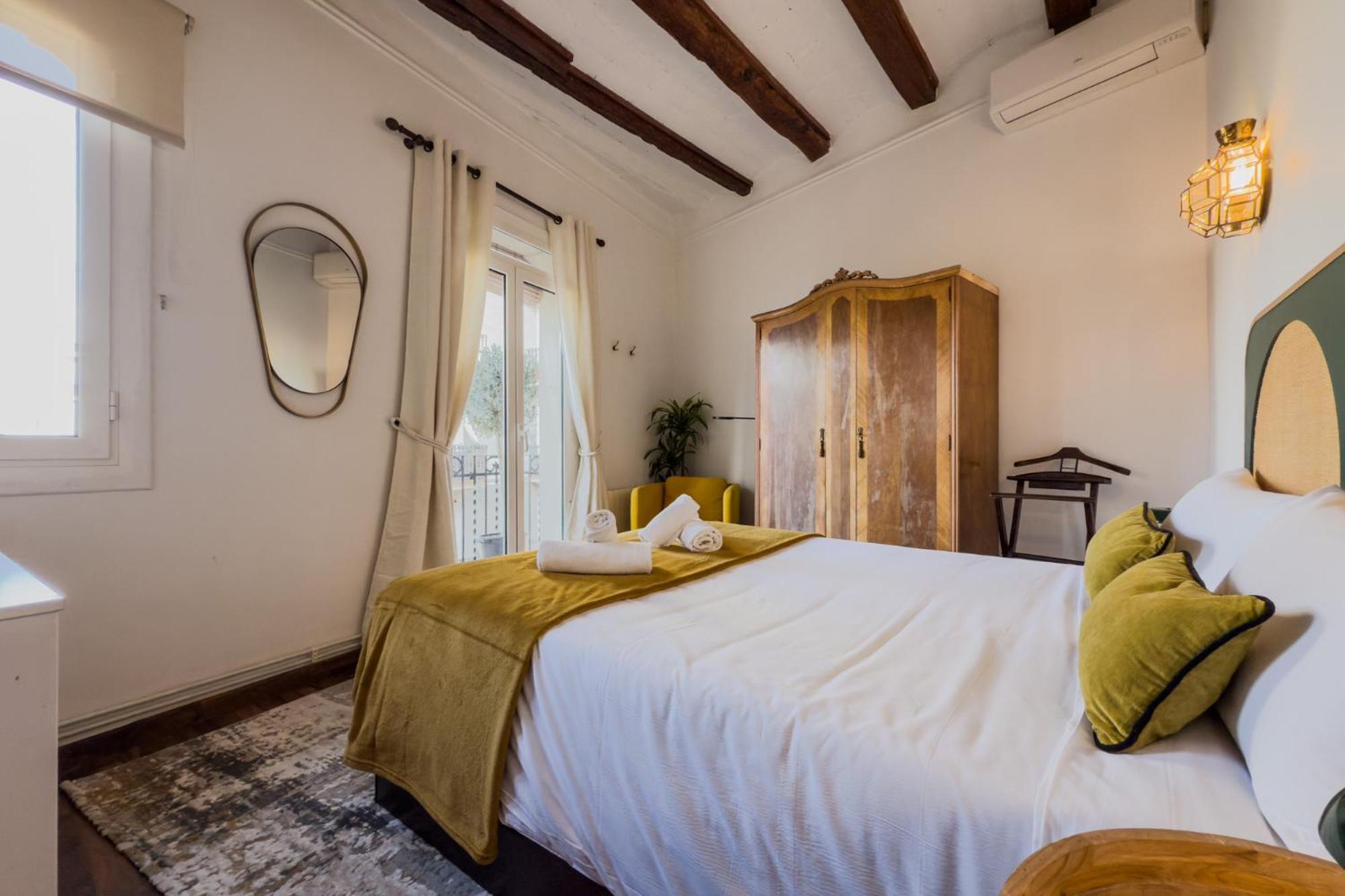 Apartment Magalhaes - Trad Flat In Poble Sec, Near Ramblas Barcelona
